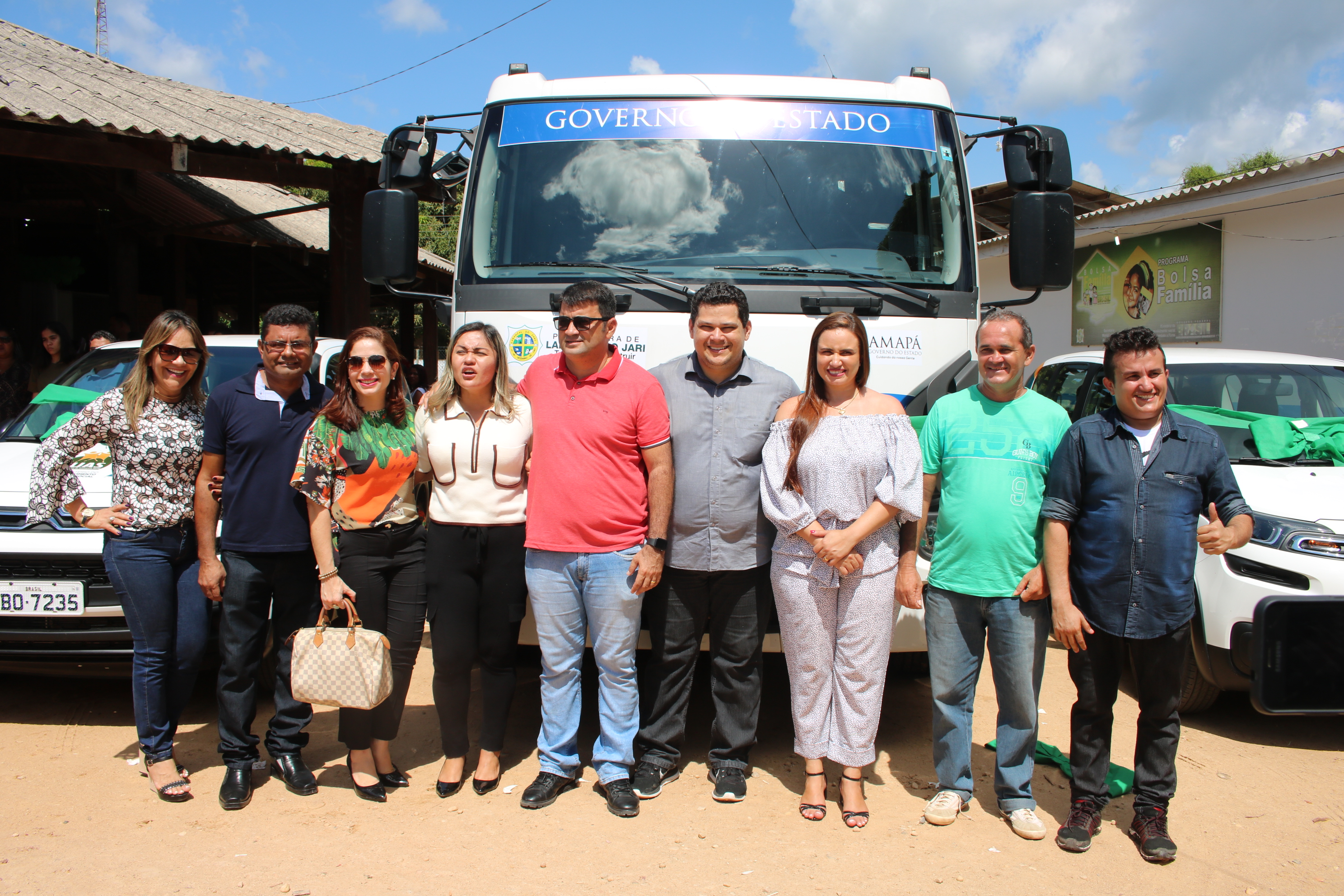 Prefeito Márcio Serrão e Davi Alcolumbre realizam entregas em Laranjal do Jari.